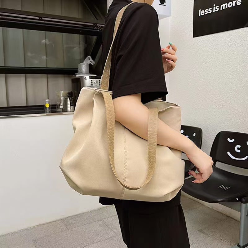 Simple shoulder bag